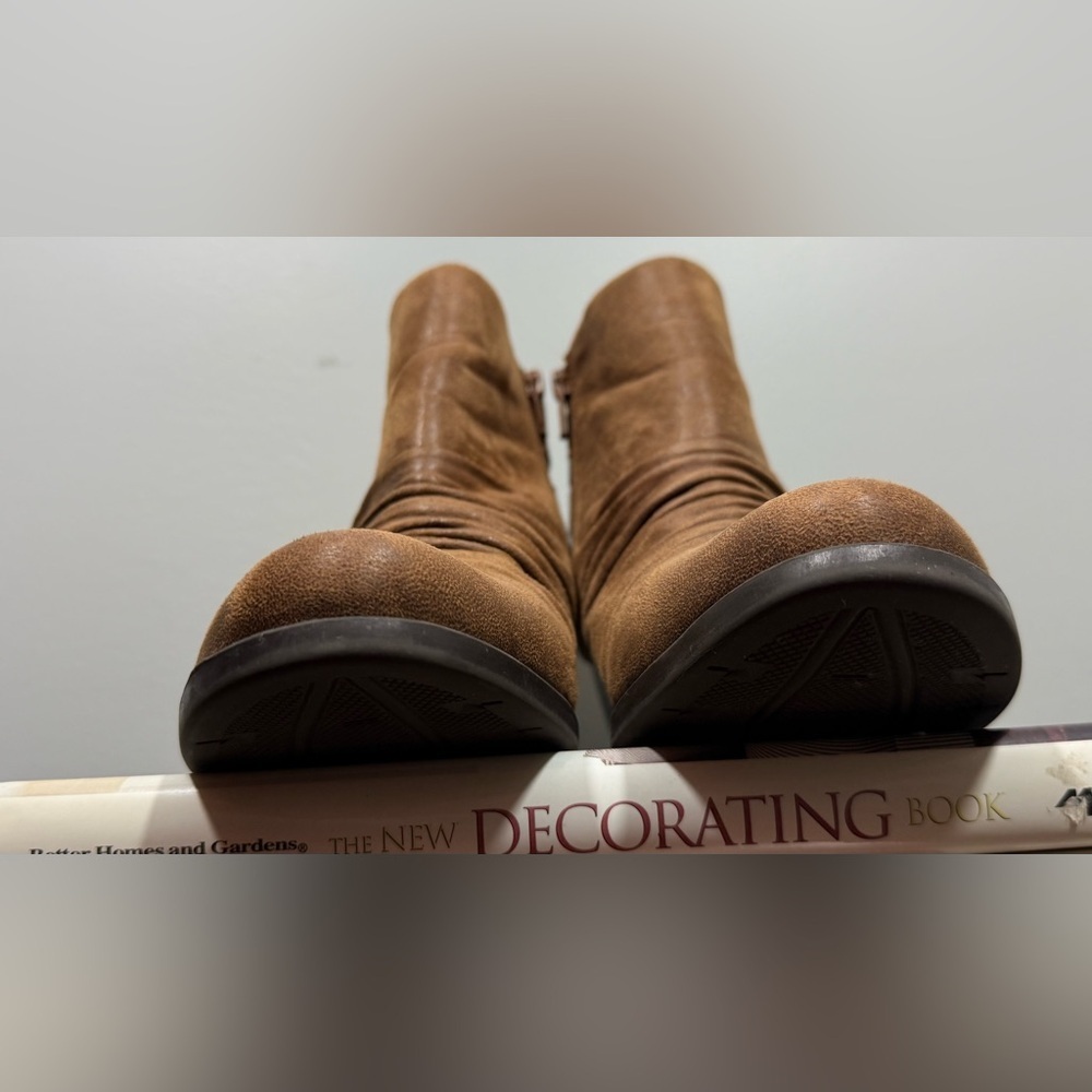BareTraps Tan Ankle Booties Size 8 - Picture 10 of 16